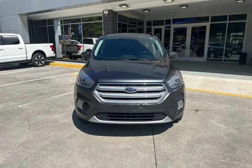 2019 Ford Escape SEL photo 1