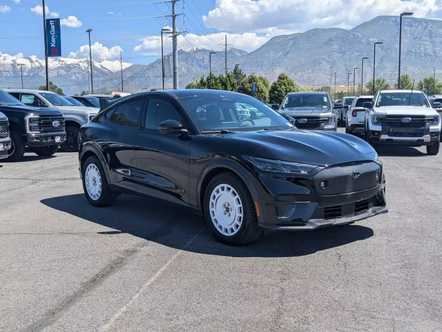 2025 Ford Mustang Mach-E GT photo 1