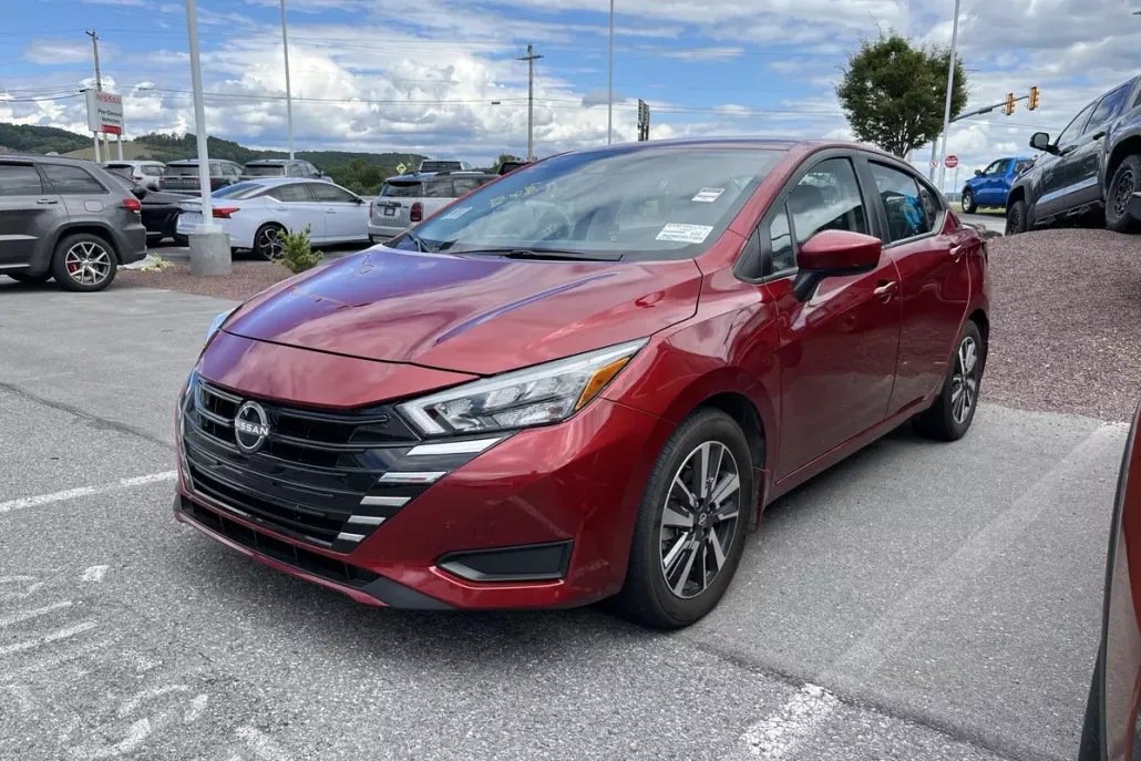 2025 Nissan Versa 1.6 SV photo 1