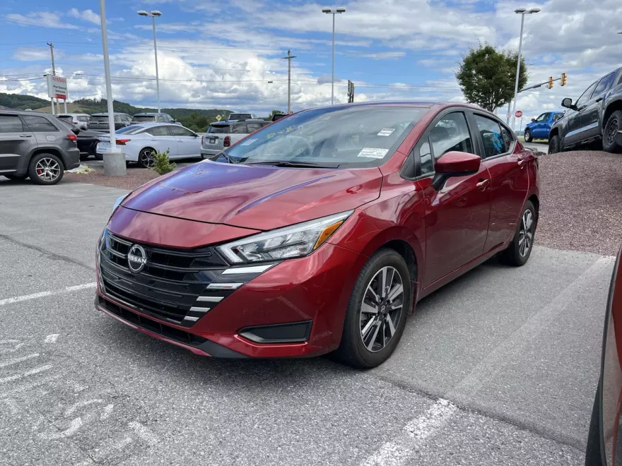 2025 Nissan Versa 1.6 SV photo 1