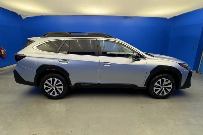 2025 Subaru Outback Premium photo 1