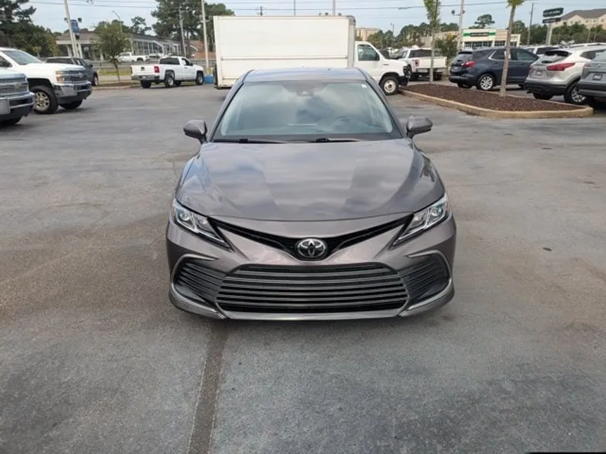 2023 Toyota Camry LE photo 1