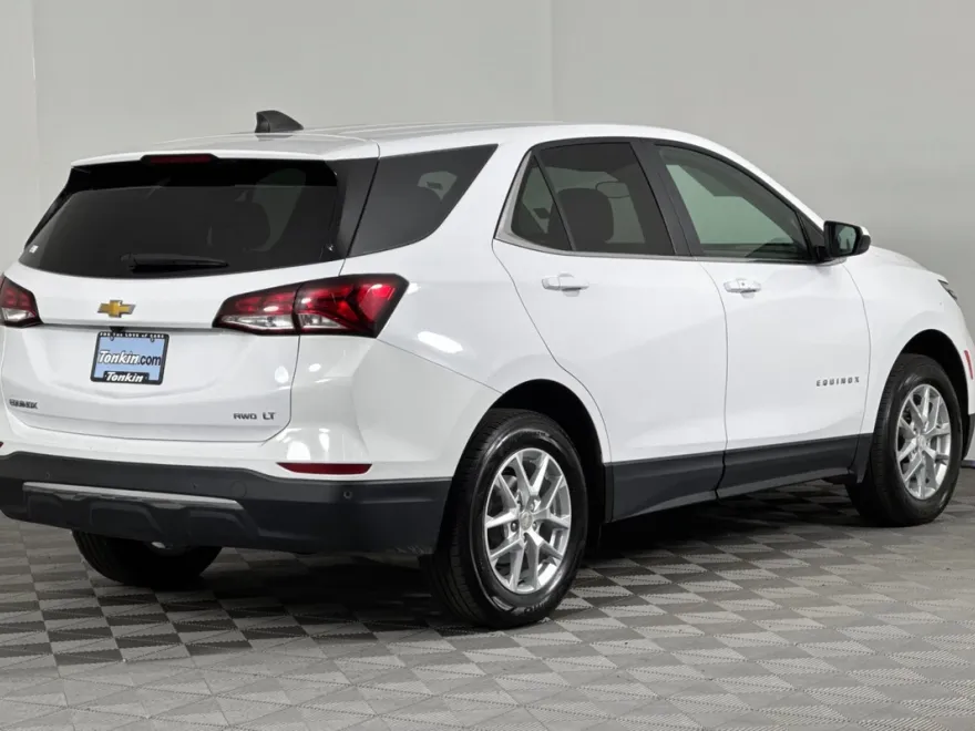 2024 Chevrolet Equinox LT photo 1