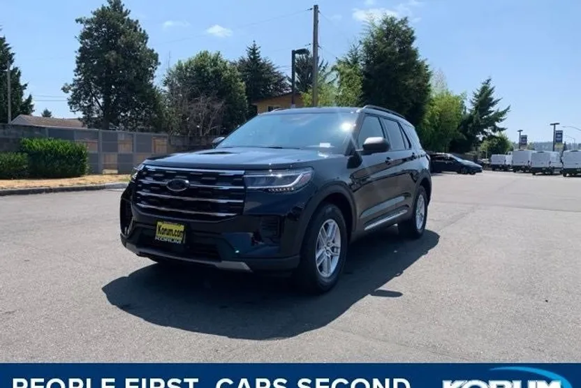 2025 Ford Explorer photo 1