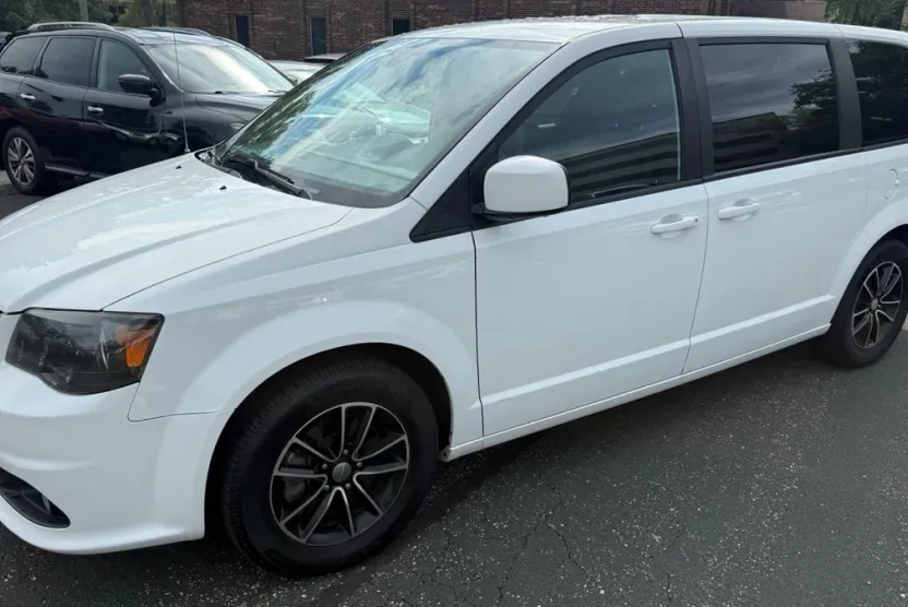 2019 Dodge Grand Caravan GT photo 1