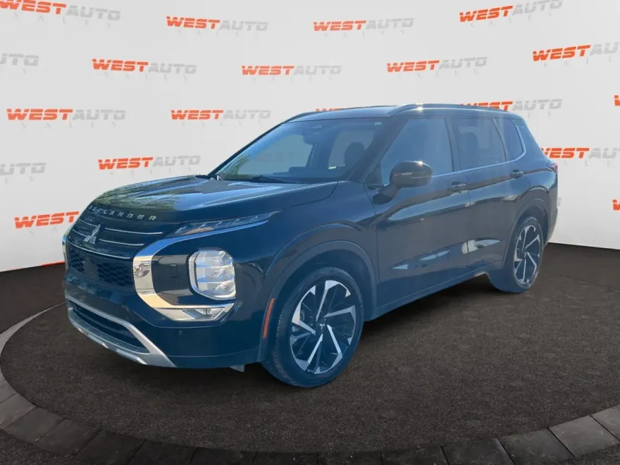 2022 Mitsubishi Outlander SEL photo 1