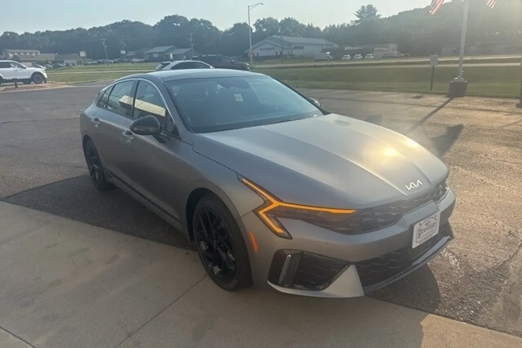 2026 Kia K5 GT-Line photo 1