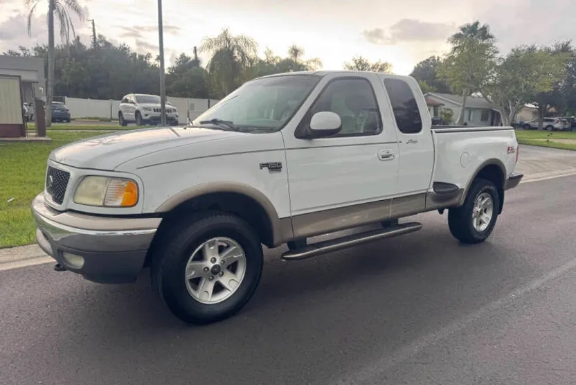 2002 Ford F-150 Lariat photo 1