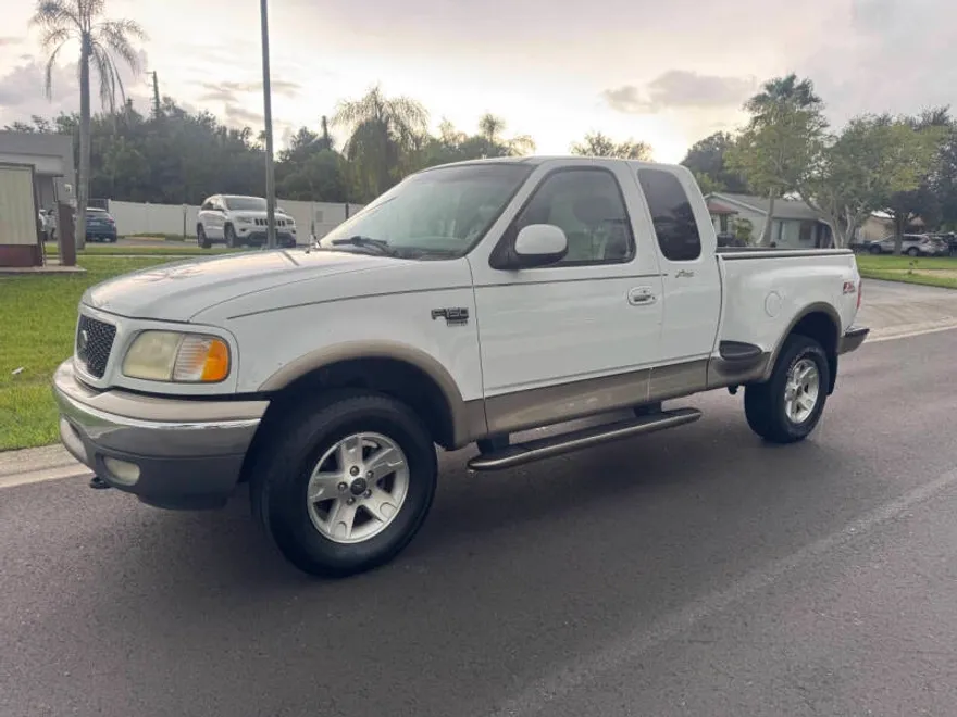 2002 Ford F-150 Lariat photo 1