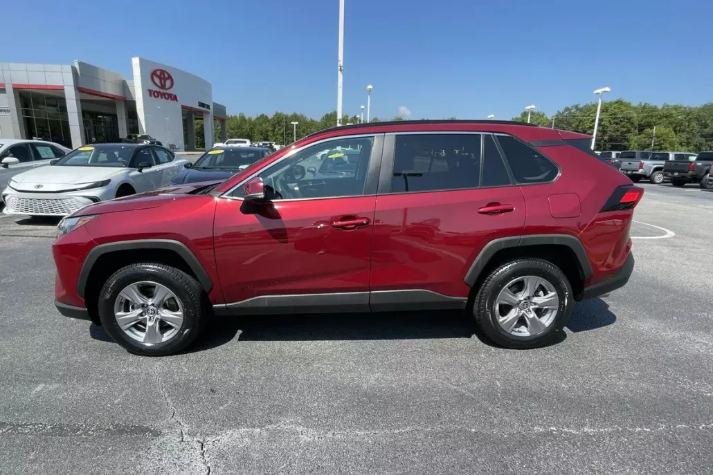 2024 Toyota RAV4 XLE photo 1