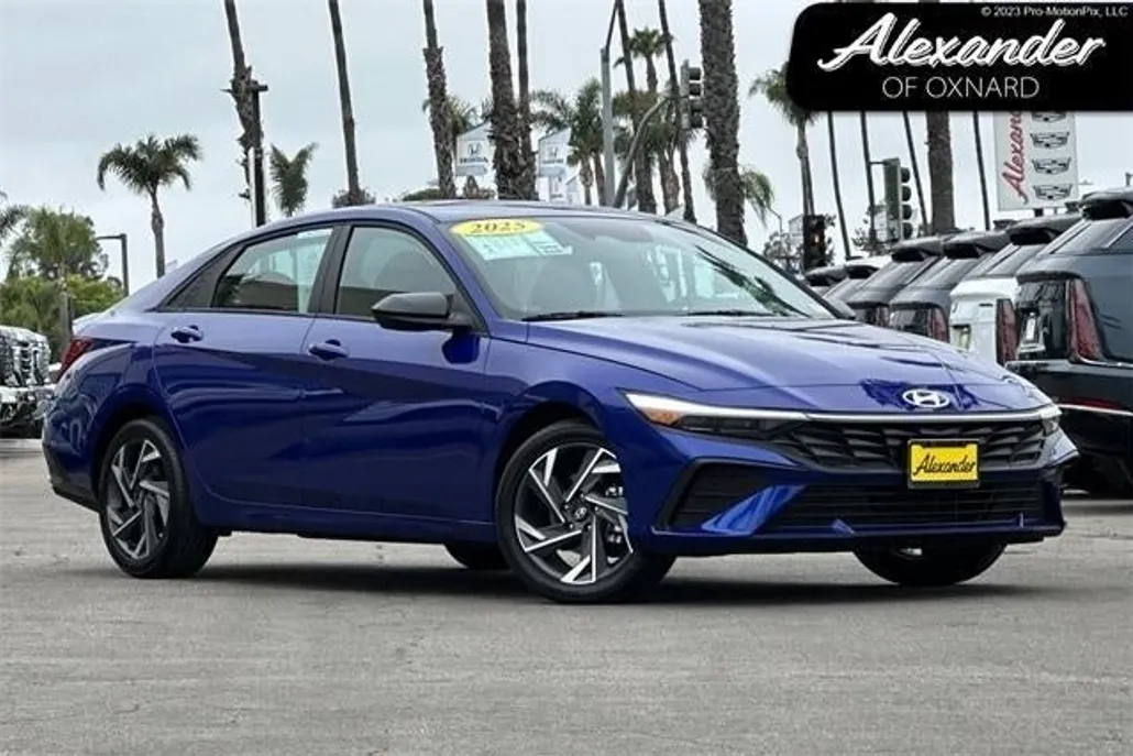 2025 Hyundai Elantra SEL Sport photo 1