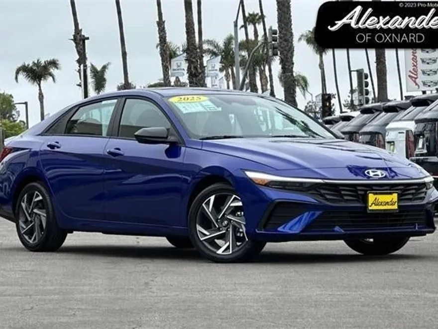 2025 Hyundai Elantra SEL Sport photo 1