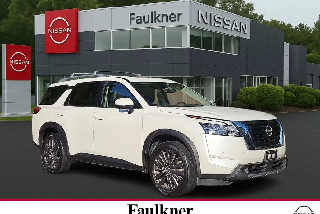 2023 Nissan Pathfinder SL photo 1