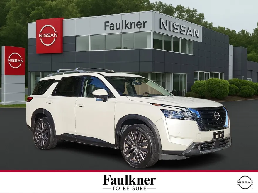 2023 Nissan Pathfinder SL photo 1