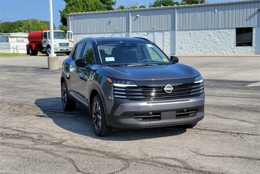 2025 Nissan Kicks SV photo 1