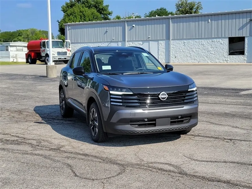 2025 Nissan Kicks SV photo 1