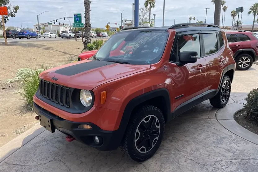 2016 Jeep Renegade Trailhawk photo 1