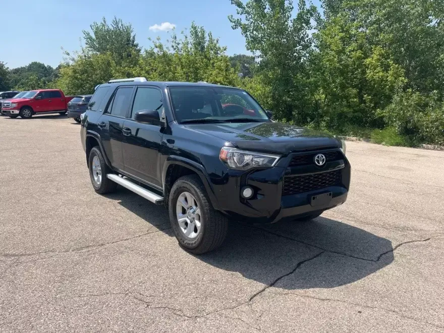 2017 Toyota 4Runner SR5 photo 1