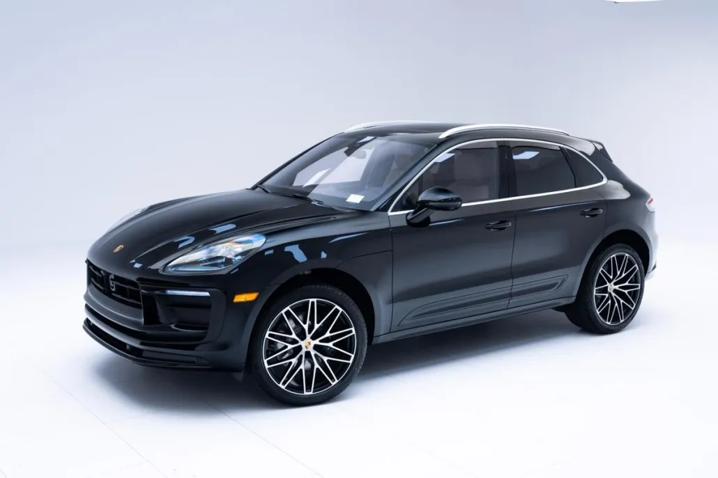 2025 Porsche Macan T photo 1