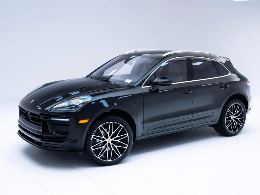 2025 Porsche Macan T photo 1