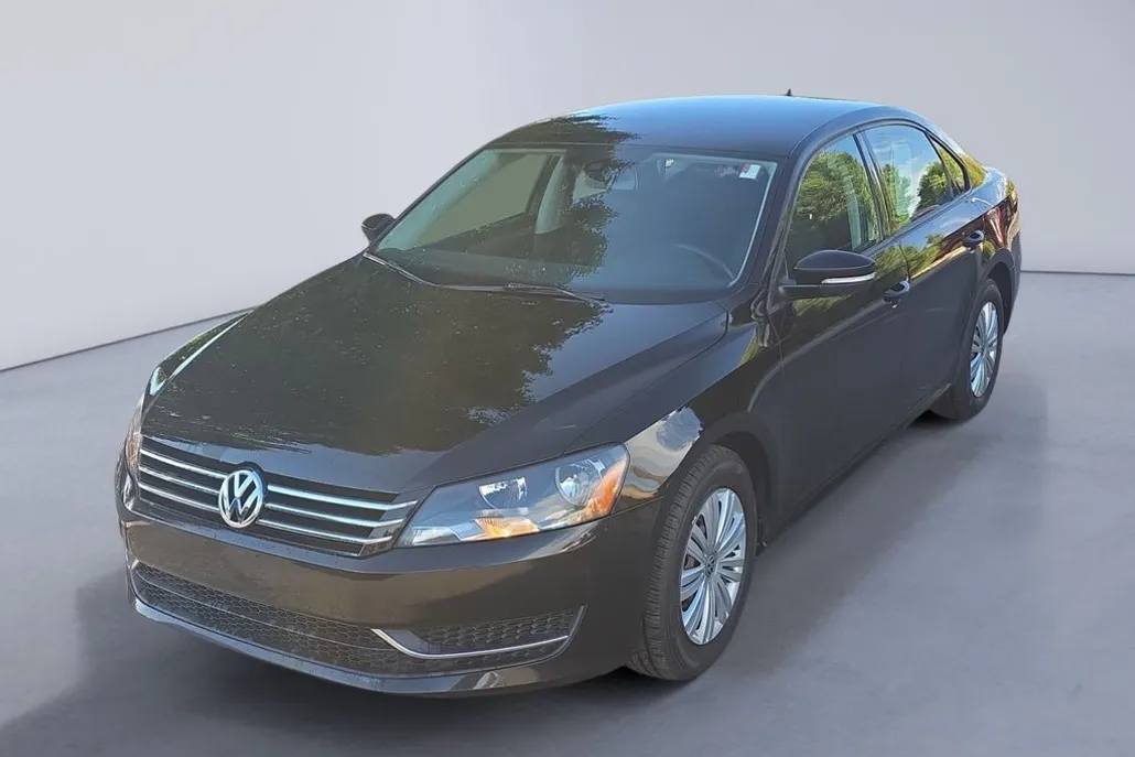 2015 Volkswagen Passat S photo 1