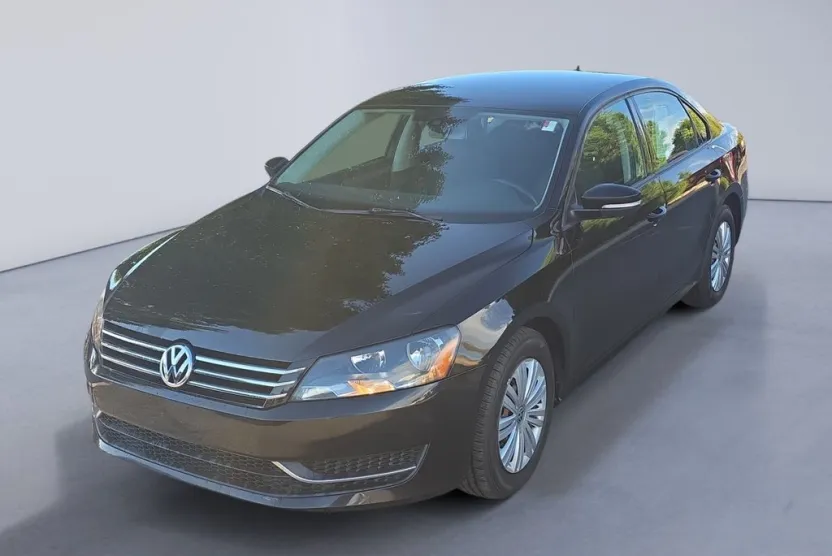 2015 Volkswagen Passat S photo 1