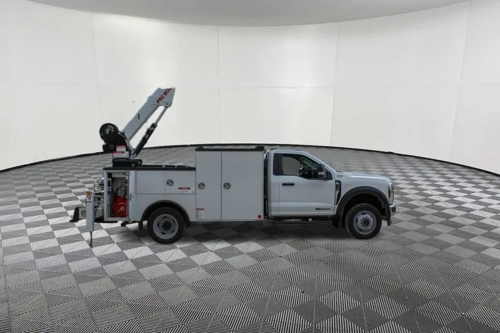 2025 Ford F-550 XL photo 1
