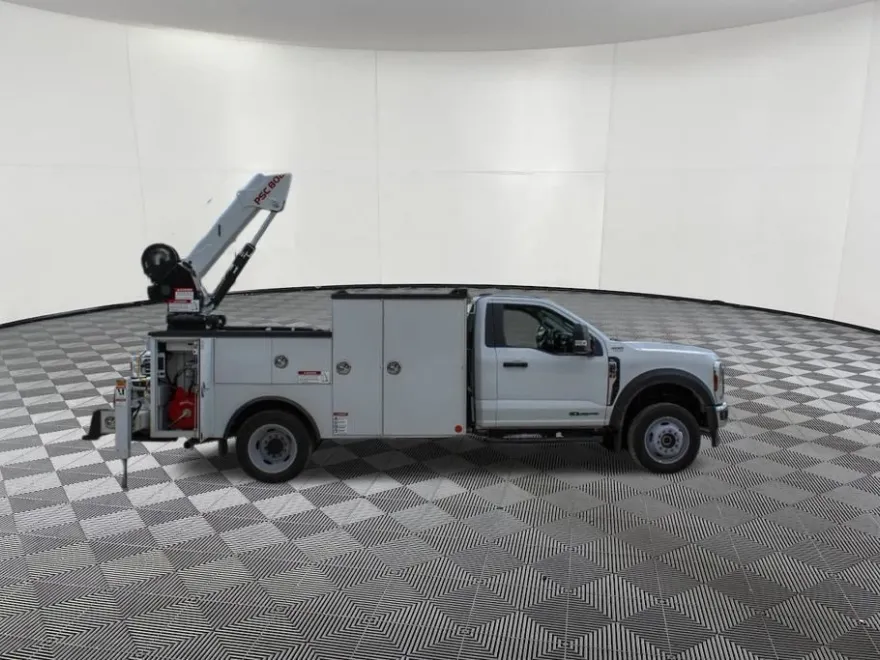 2025 Ford F-550 XL photo 1