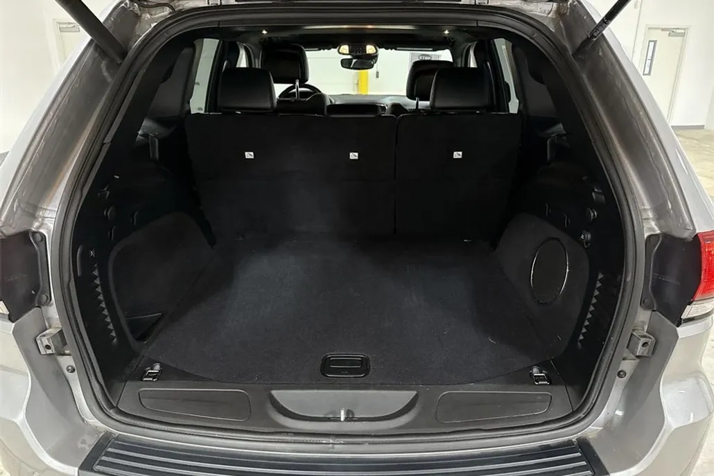 2021 Jeep Grand Cherokee Laredo X photo 1