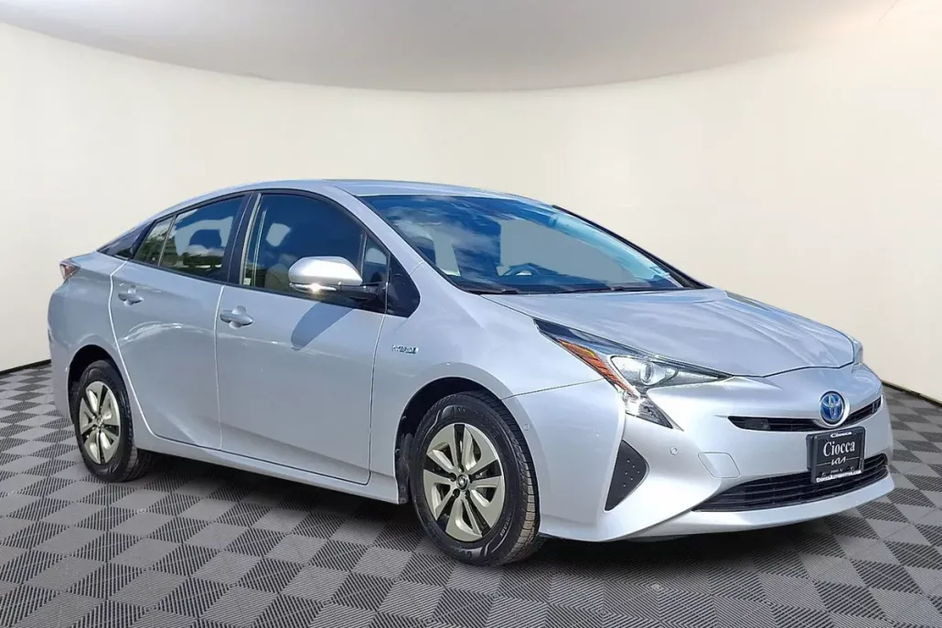2018 Toyota Prius Two photo 1