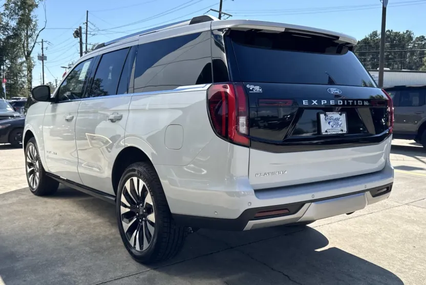 2025 Ford Expedition Platinum photo 1