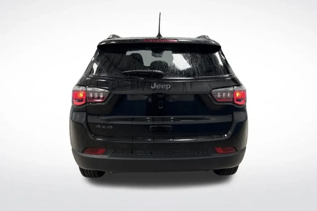 2026 Jeep Compass Latitude photo 1