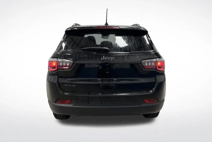 2026 Jeep Compass Latitude photo 1