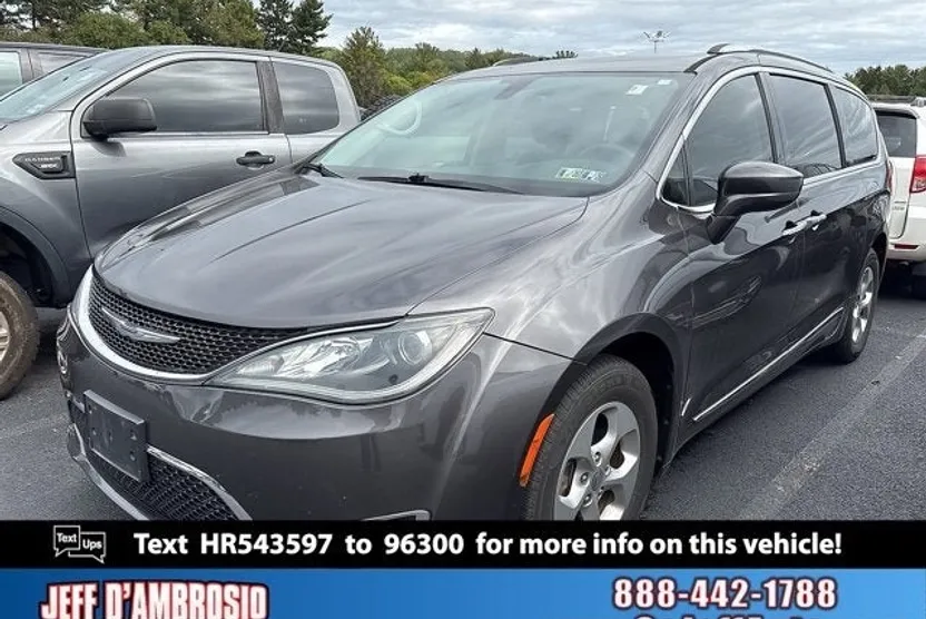 2017 Chrysler Pacifica Touring Plus photo 1