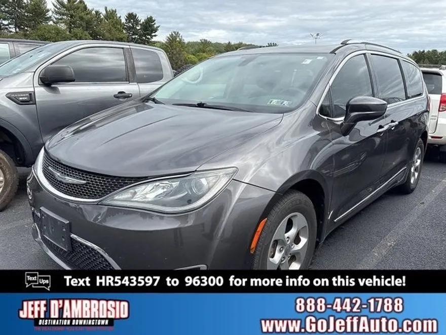2017 Chrysler Pacifica Touring Plus photo 1