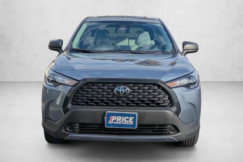 2023 Toyota Corolla Cross L photo 1