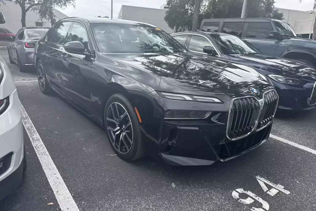 2023 Bmw 740i photo 1
