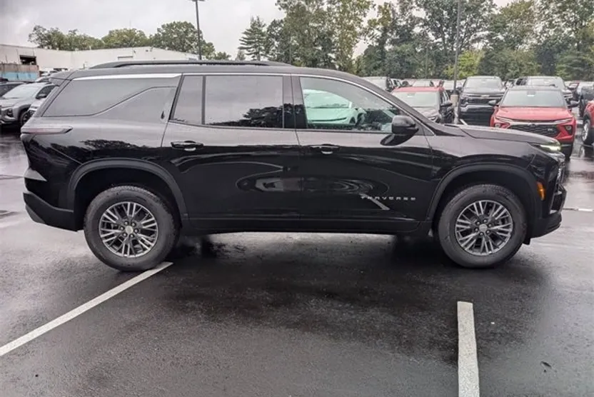 2026 Chevrolet Traverse photo 1