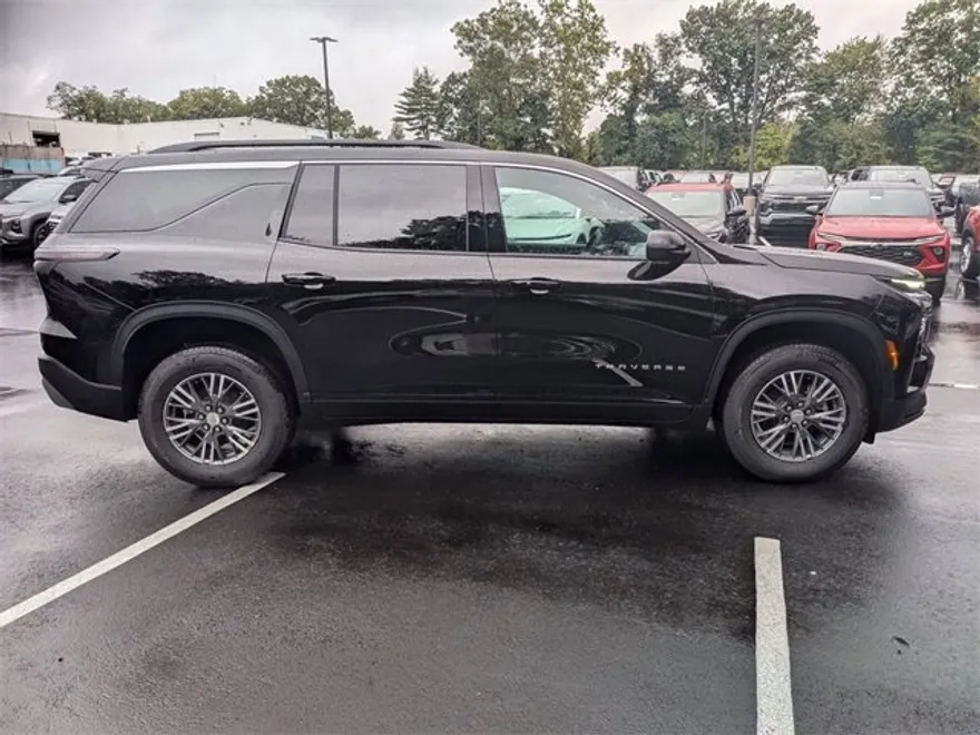 2026 Chevrolet Traverse photo 1