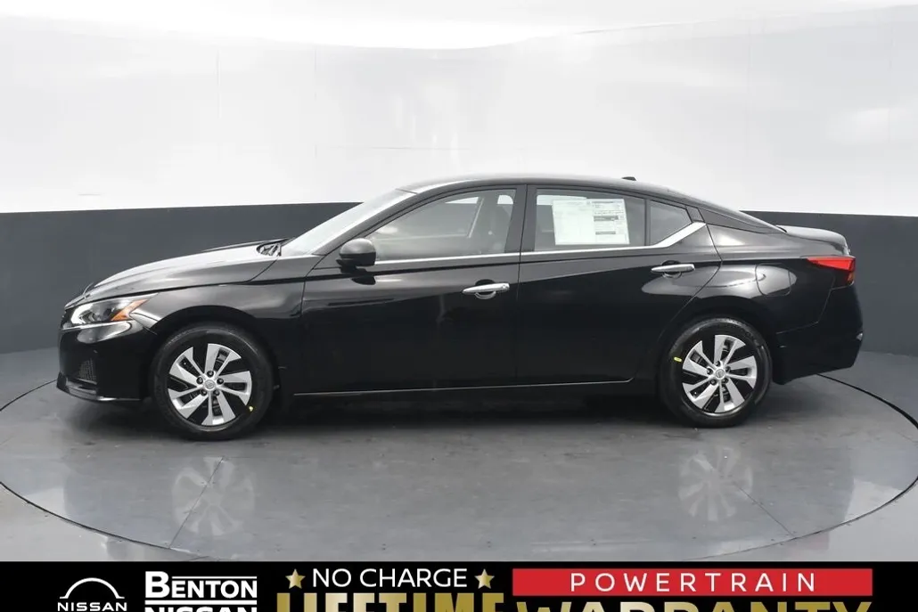 2025 Nissan Altima S photo 1