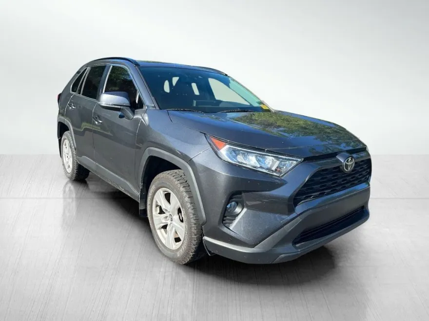 2020 Toyota RAV4 XLE photo 1