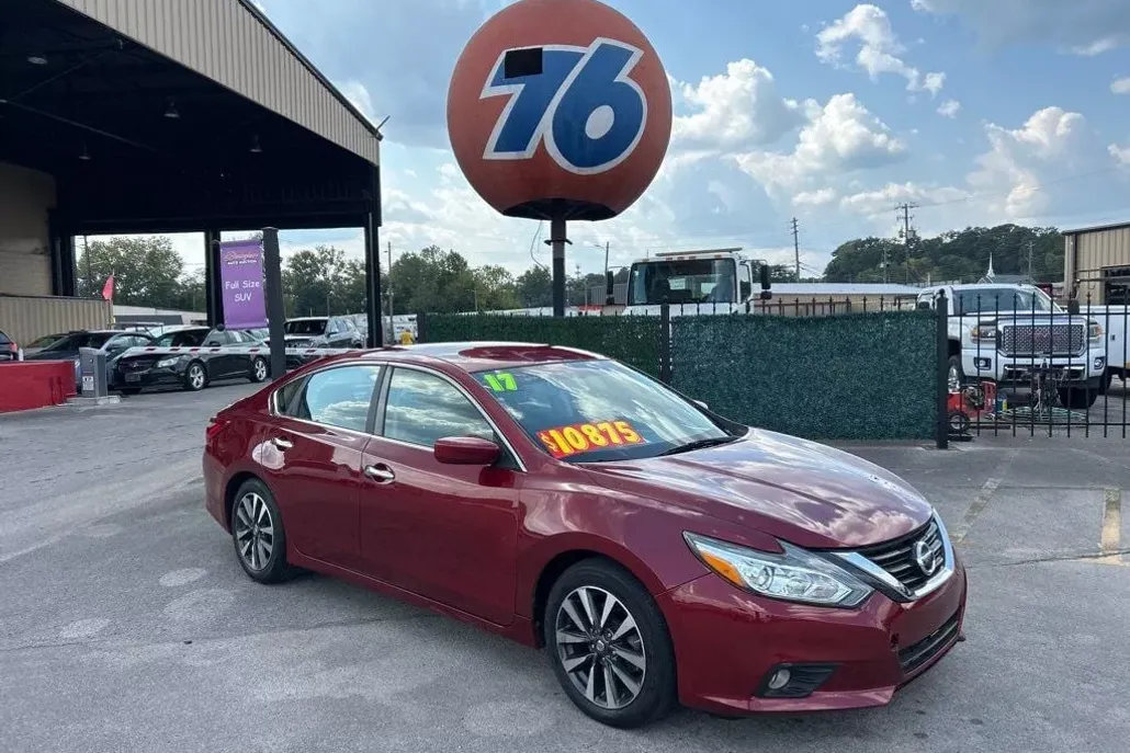 2017 Nissan Altima 2.5 photo 1