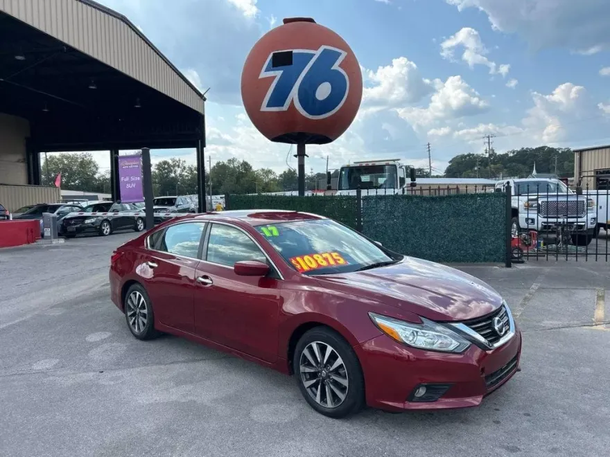 2017 Nissan Altima 2.5 photo 1