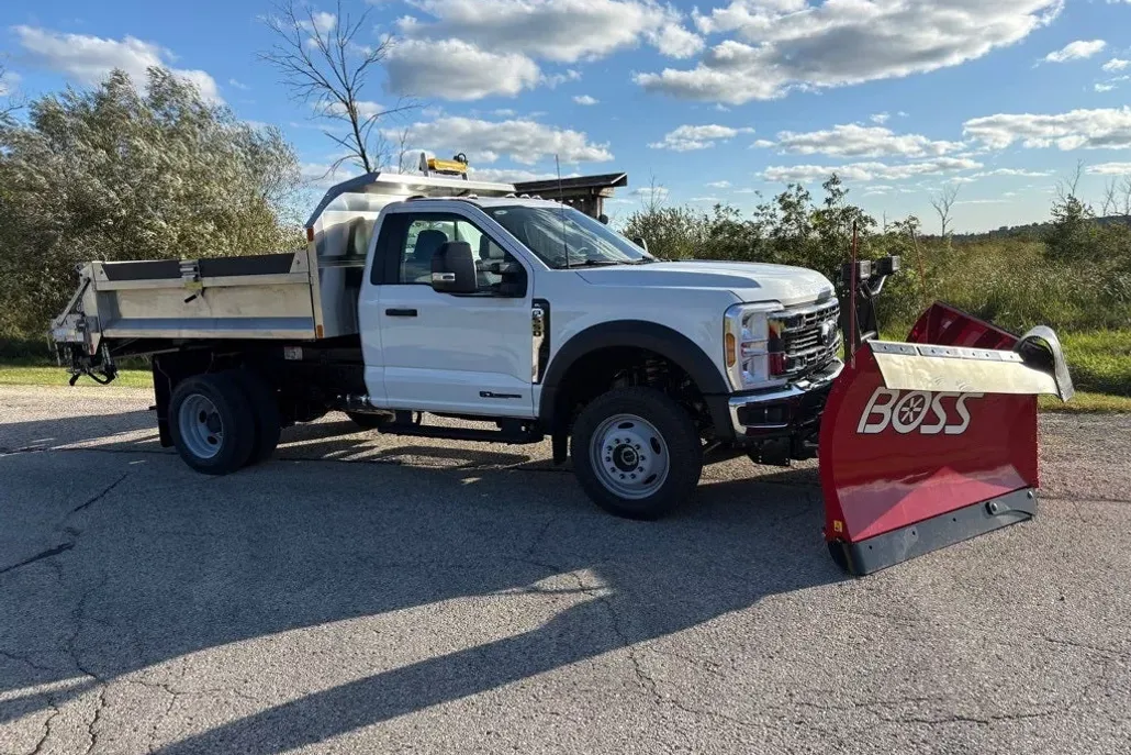 2025 Ford F-550 photo 1