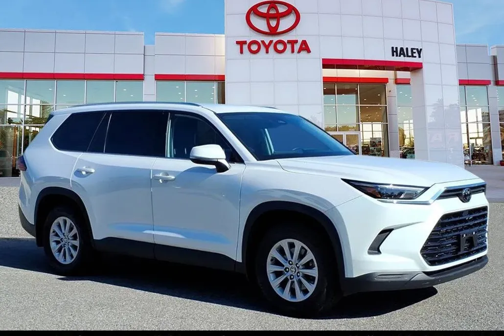 2024 Toyota Grand Highlander XLE photo 1