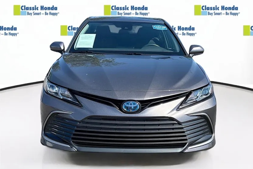 2022 Toyota Camry Hybrid LE photo 1