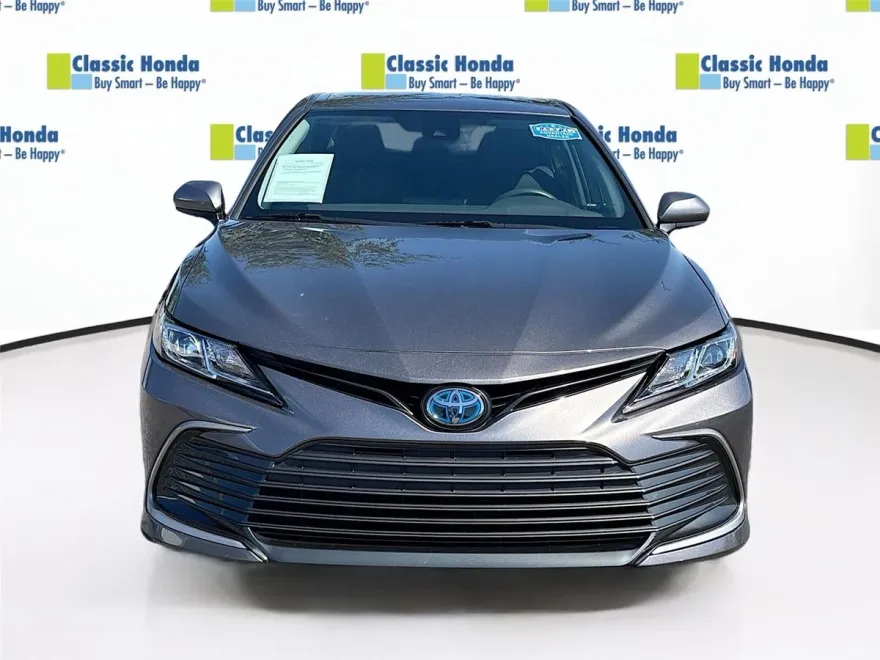 2022 Toyota Camry Hybrid LE photo 1