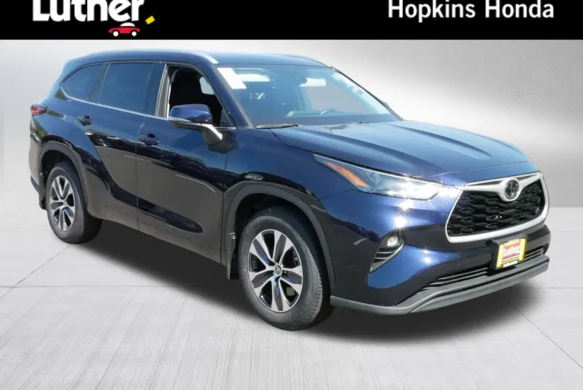 2022 Toyota Highlander XLE photo 1