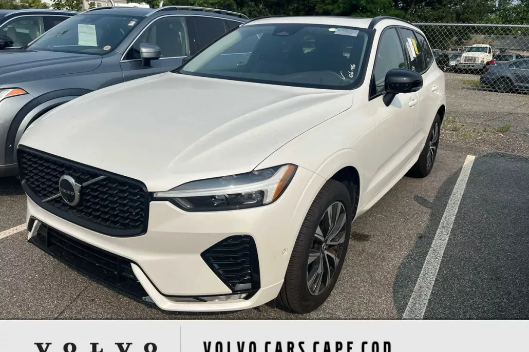 2025 Volvo XC60 B5 Plus photo 1