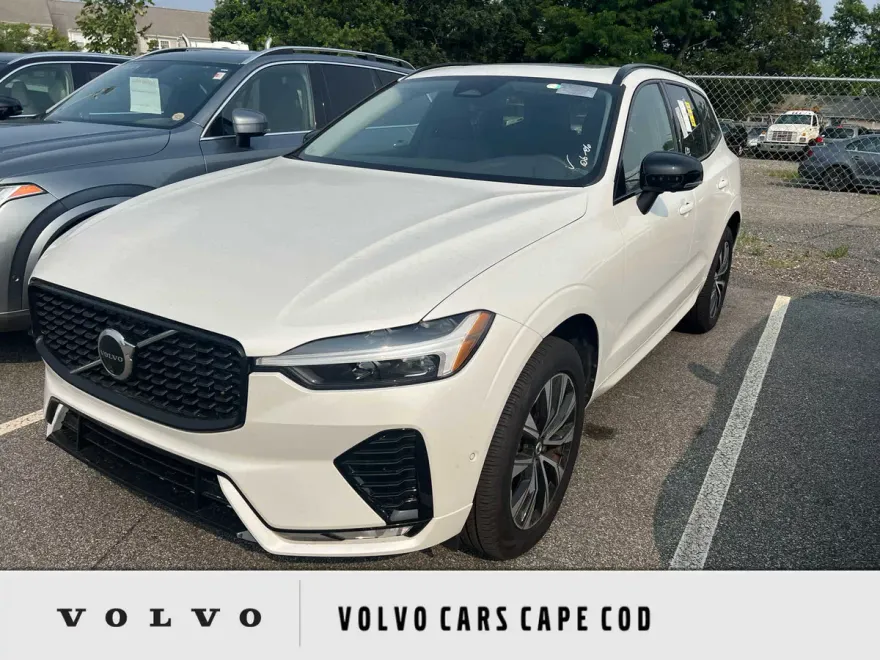 2025 Volvo XC60 B5 Plus photo 1